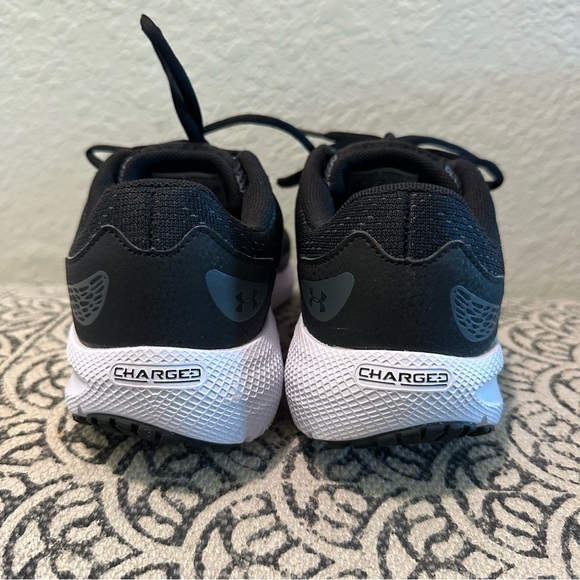 Under Armour Black Running Shoes Youth or Women's - Picture 2 of 8